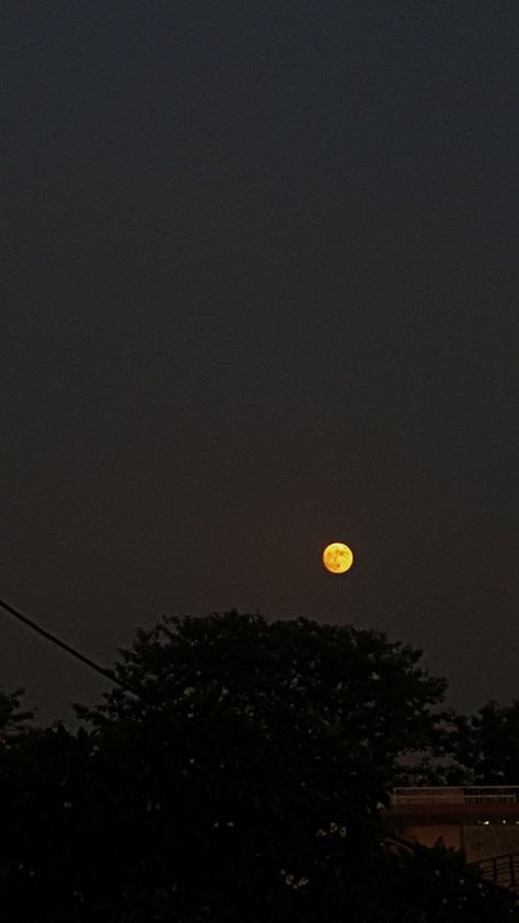 Moon aesthetic picture 
Night aesthetic 
Golden moon 
Full moon aesthetic picture Full Moon Asthetics Photos, Golden Moon Aesthetic, Today's Moon Pic In India, Yellow Moon Aesthetic, Moon Asthetics Photos, Full Moon Snap, Asthetic Nights, Aesthetic Picture Night, Yellow Snapchat