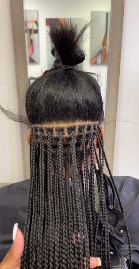 Knotless Braids Parts, Boneless Braids, Smedium Knotless Parting, Small Knotless Braids, Hair Braid Patterns, Small Knotless, Braiding Your Own Hair, New Hair Do, Feed In Braids Hairstyles