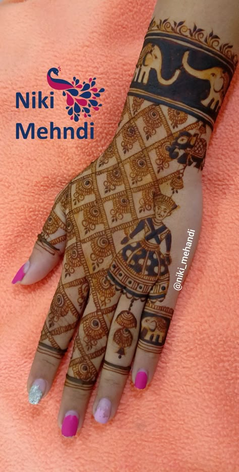 Groom Mehendi Designs Back Side, Gangore Mehndi Designs, Gangour Mehndi Design, Peacock Mehndi, Rajasthani Mehndi, Peacock Mehndi Designs, Side Ideas, Saree Jacket, Mehandhi Designs