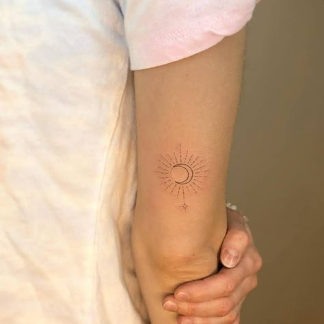 Moon Tricep Tattoo, Fine Line Sun Moon Stars Tattoo, Sun Moon Arm Tattoo, Small Tricep Tattoo Women, Line Sun And Moon Tattoo, Mh Tattoo, Sun Moon And Stars Tattoo, Dainty Flower Tattoos, Sun And Moon Tattoos