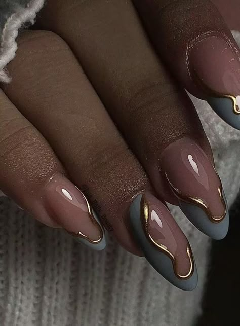 Gel Nails Ideas Non Acrylic Short, Trendy New Years Nails, Summer 2024 Gel Nails, Gold Design On Nails, Summer Gel Nails Ideas Almond, Almond Acrylic Nails Chrome, Short Almond Nails Designs 2024, Almond Croc Nails, Summer Gold Nails