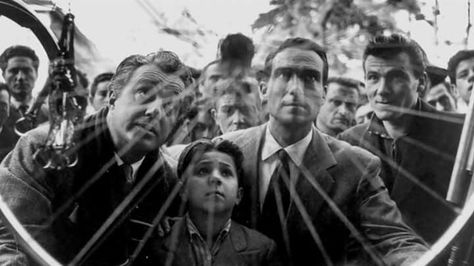 Bicycle theives Bicycle Thieves, Italian Neorealism, Film Theory, Film Clips, Foreign Film, Animation Movie, Film History, The Best Films, Great Films