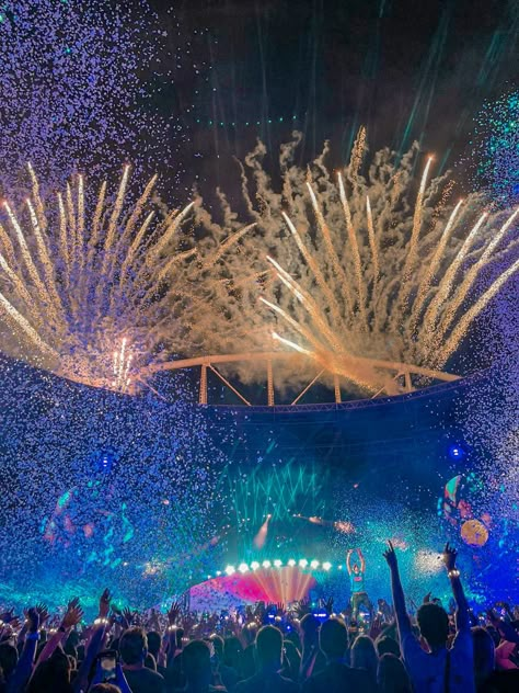 Coldplay Show, Music Festival Aesthetic, Mod Aesthetic, Coldplay Songs, Desert Paradise, Cold Play, Coldplay Concert, Festival Aesthetic, Smells Like Teen Spirit