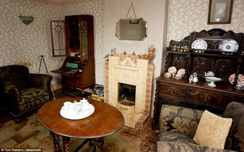 Frozen in time: This is the living room of a home in Warwickshire which has barely changed... 1940s Dolls, 1940s Living Room, 40s House, 1940s Home Decor, 1940s Interior, 1940s Decor, 1940s House, Vintage Home Decor Farmhouse, Apothecary Shop