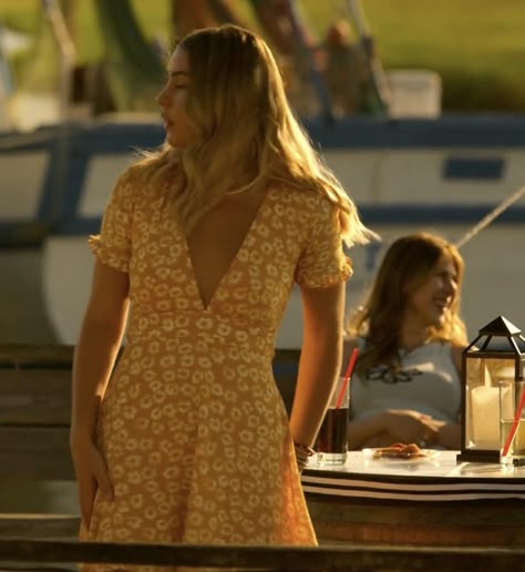 Sarah Cameron Yellow Dress, Sarah Cameron Season 4 Outfits, Sarah Cameron Dress, Sarah Cameron Outfits S1, Sarah Cameron Outfits, Obx Season 3, Outer Banks Outfits, Sarah C, Sarah Cameron