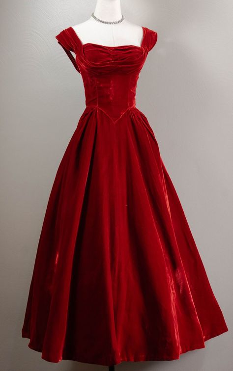 1950s Style Bridesmaid Dresses, 1950s Party Dress, 1950s Evening Dress, Basque Waist Dress, Red Velvet Prom Dress, Curtain Skirt, 1950s Ball Gown, Velvet Ball Gown, 50s Prom Dresses