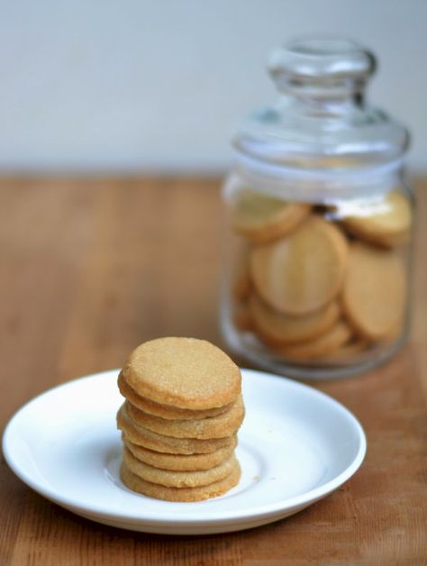 Butter biscuits from http://kannammacooks.com/tea-shop-bakery-style-butter-biscuits-cookies/ Indian Tea Shop, Salt Biscuits Recipe, Biscuit Recipe No Milk, Salt Biscuits, 3 Ingredient Biscuit Recipe, Quick Biscuit Recipe, Cookies Recipes Indian, Southern Biscuits Recipe, Butter Biscuits Recipe