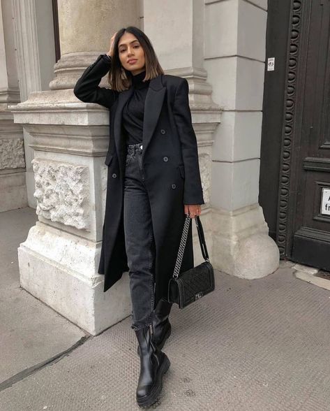 @soniaheartsfashion in a black coat, black turtleneck sweater, black jeans, bag Chanel bag, and black lug-sole boots Black Jacket Outfit, Black Coat Outfit, Work Appropriate Outfits, Looks Pinterest, Stand Neck, Buttoned Shirt, Looks Black, All Black Outfit, Coat Outfits