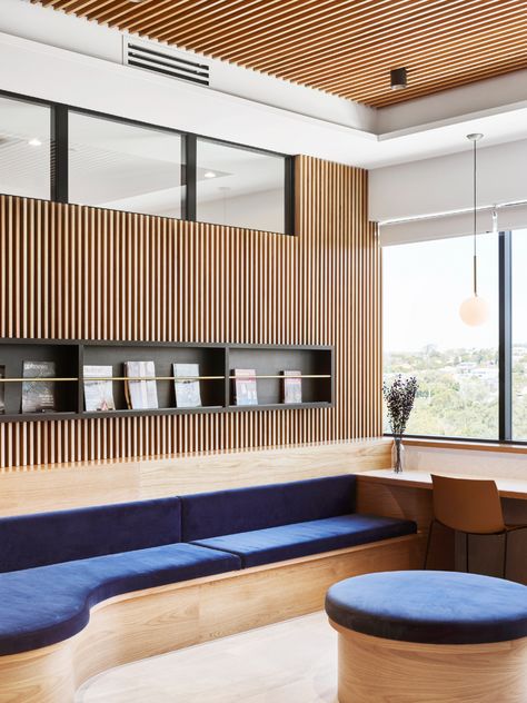 Greenslopes Specialist Medical Consult Suite - Healthcare Snapshots Healthcare Snapshots, Waiting Room Design, Healthcare Interior Design, Medical Office Design, Cabinet Medical, Office Lobby, Clinic Interior Design, Hospital Interior, Architects Office