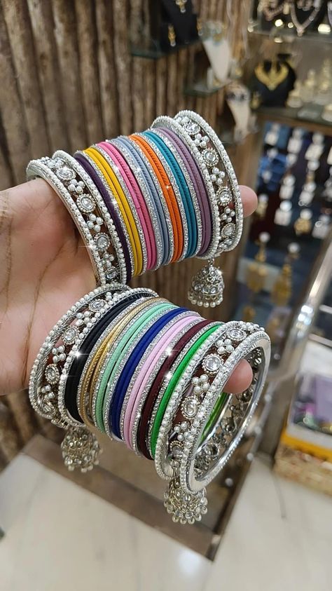 Bangles Mehndi Designs, Bangle Set For Bride, Aesthetic Bangles, Stylish Bangles, Bangle Collection, Pearl Wedding Jewelry Sets, Bangle Ceremony, Beaded Wedding Jewelry, Bangles Collection