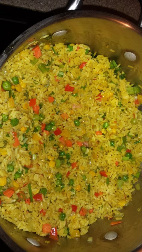 Party Jollof Rice Nigerian, Nigeria Fried Rice, African Dishes Nigerian Food, Nigerian Fried Rice Recipe, Nigeria Celebrities, Food Nigerian, Nigerian Fried Rice, Delicious Food Image, Nigeria Food