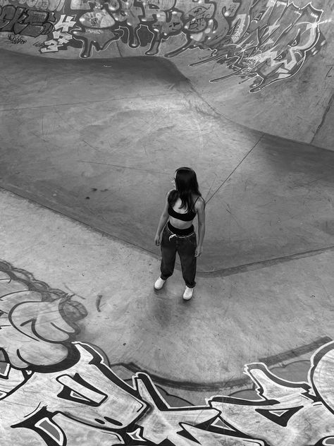 #skate #skatepark #instagram Skateboard Photoshoot Ideas, Skatepark Photoshoot Fashion, Skate Park Photoshoot, Skate Park Aesthetic, Skatepark Photoshoot, Skate Photoshoot, Skater Photoshoot, Skate Bord, Skate Photography