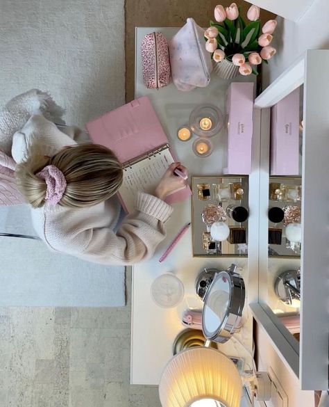 Aesthetic School Lifestyle, Pretty Desk Aesthetic, Clean Room Aesthetic Vision Board, Coquette Lifestyle Aesthetic, Pink Study Motivation, Pink Aesthetic Desk, Productive Era, Study Desk Aesthetic, Productive Aesthetic