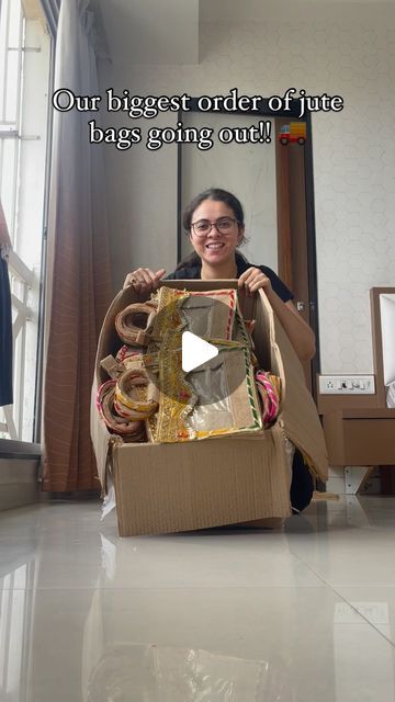 Rakhis by Gift Pitara on Instagram: "We have introduced this multipurpose jute bag which can be used as Room Hamper bags and for Saree Gifting. It matches with the Indian traditional vibe and looks go good!!   #roomhampers #weddinghampers #returnfavours #weddinggift #wedding #weddingessentials   [Room Hamper, Wedding Hamper, Saree gifting, Jute Bags, Return Favours]" Room Hampers For Indian Weddings, Wedding Room Hampers, Return Gifts For Wedding Indian, Wedding Snack Bags, Return Favours, Return Gifts Indian, Indian Destination Wedding, Indian Wedding Gifts, Wedding Snacks