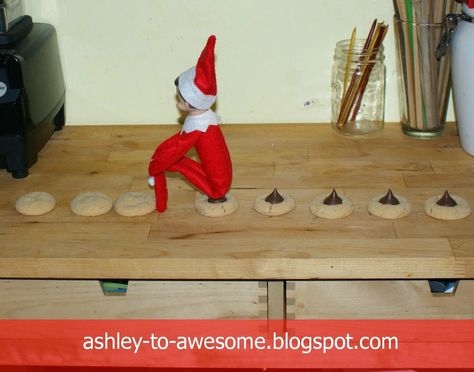 Mickey Ornaments, Elf On The Shelves, Diy Batman, Batman Diy, Awesome Elf On The Shelf Ideas, Elf Activities, Xmas Elf, Elf Antics, Elf Fun