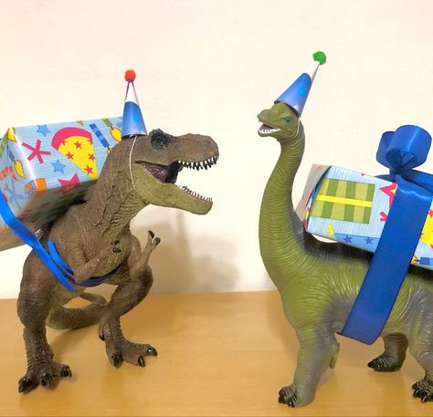 Dinosaur Birthday Party Diy Ideas, Dinosaur 18th Birthday Party, Dinosaur Party Crafts, Dinosaur Birthday Gifts Ideas, Dinosaur Gifts For Boys, Anklyosaurus Cake, Dinosaur Present Ideas, Christmas Dinosaur Party, Dino Gift Ideas