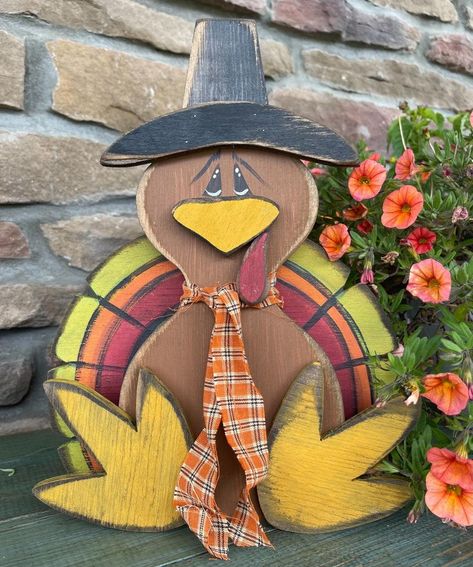 Wood Turkey Decor, Wood Turkey Pattern, Turkey Wood Crafts, Fall Paintings On Wood, Diy Turkey Crafts, Turkey Decorations Diy, Small Wood Crafts, Turkey Diy Crafts, Wood Turkey