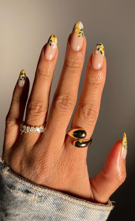 30 Chic Neutral Nails That Go With Any Outfit Martini Nails, Orange Nail Designs, Watermelon Nails, Sunflower Nails, Gold Nail Designs, Spring Acrylic Nails, Edgy Nails, Nail Design Inspiration, Flower Nail Designs