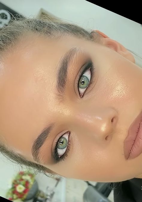 Coloured Waterline, Revenge Makeup Looks, Light Eyes Makeup, Summer Night Makeup, Unapproachable Makeup, Green Eye Makeup, Bronze Eye Makeup, Vampire Bride, Makeup Looks For Green Eyes