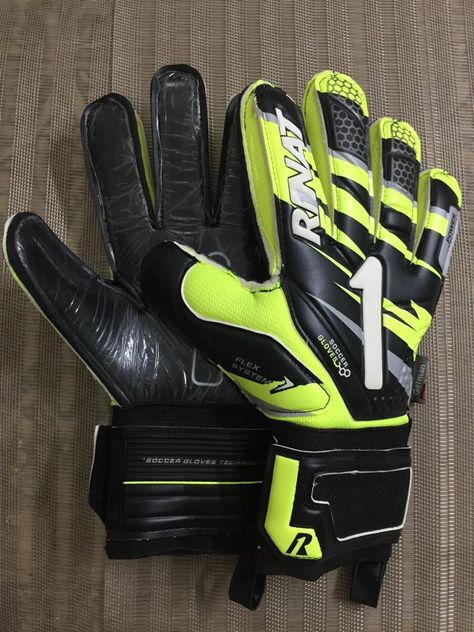 Football Goalkeeper, Soccer Gloves, Soccer Stuff, Gloves For Men, Mobile Photo Editing, Goalkeeper Gloves, Best Shoes For Men, Football Equipment, Professional Football