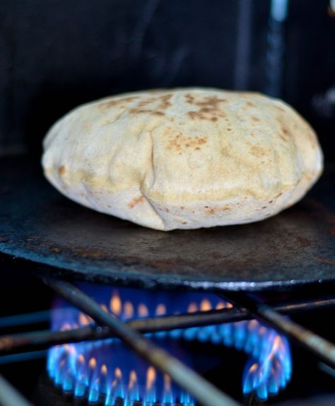 A Guyanese Flatbread: Sada Roti - Alica's Pepperpot Roti Recipe Guyanese, Guyana Recipes, Guyana Food, Guyanese Food, Caribbean Dishes, Guyanese Recipes, Quinoa Cake, Trinidad Recipes, Trini Food