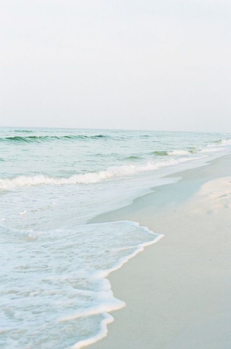 A light gray-blue sky, white sand beach, pale aqua water edged in seafoam... simply beautiful nature at her best. #NiceBlueSkys Photo Bleu, Walking On The Beach, Hijau Mint, Image Nature, Pale Aqua, Have Inspiration, White Sand Beach, Fotografi Potret, Beach Aesthetic