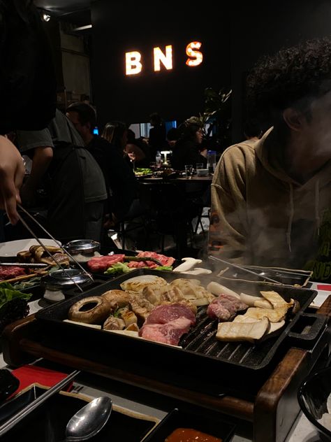 Kbbq Korean Aesthetic, Korean Bbq Aesthetic, Korean Bar, Korea Street Food, Seoul Night, Seoul Korea Travel, Festival Aesthetic, Korean Best Friends, Korean Bbq