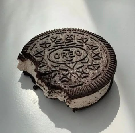 Oreo Aesthetic, Vegetable Crockpot Recipes, Oreo Biscuits, Food Therapy, Yummy Comfort Food, Aesthetic Icon, Food Obsession, Cookies And Cream, Perfect Food