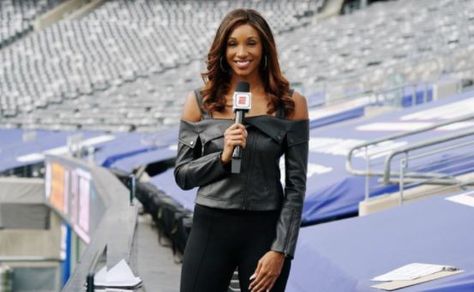 Maria Taylor is an analyst and host for ESPN and the SEC Network. She joined ESPN as a college analyst & reporter in 2014. She was named a reporter for College GameDay Built by Home Depot and ABC Saturday Night Football in 2017. She added NBA Countdown hosting duties to her roster in 2019. Maria Taylor Espn, Outfit Night Out Club, Maria Taylor, Inappropriate Clothing, Sporty Street Style, Monday Night Football, Taylor Outfits, French Outfit, Sports Aesthetic