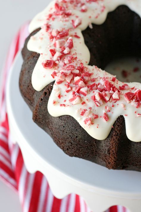 This rich and delicious Chocolate Peppermint Bundt Cake recipe is perfect for the holidays! Simply beautiful and surprisingly simple to make from scratch. Chocolate Peppermint Bundt Cake, Peppermint Bundt Cake, Christmas Bundt Cake, Chocolate Peppermint Cake, Red Birthday Cake, Peppermint Cake, New Year's Desserts, Chocolate Bundt, Cake Liner