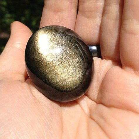 Golden Sheen Obsidian Nature Crystals, Golden Sheen Obsidian, Obsidian Jewelry, Minerals Crystals Rocks, Gemstones And Crystals, Stone World, Sheen Obsidian, Rock Types, Pretty Rocks