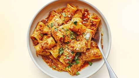 Cauliflower Bolognese, Italian Comfort Food, Bolognese Recipe, Mushroom And Onions, Cauliflower Recipes, Rigatoni, How To Cook Pasta, Bon Appetit, Lasagna