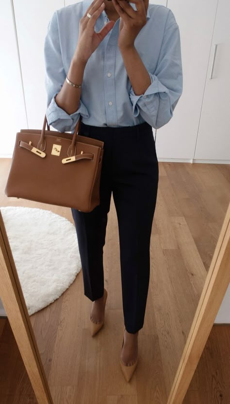 Oxford Shirt Women Outfit, Light Blue Shirts Women, Navy Blue Shirt Outfit, Light Blue Shirt Outfit, Oxford Shirt Outfit, Blue Trousers Outfit, Oxford Shirt Women, Blue Pants Outfit, Look Working Girl