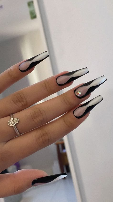 Maddies Nails From Euphoria, Maddie Perez Nails Euphoria, Nail Inspo Edgy, Euphoria Themed Nails, Maddie Perez Nails, Euforia Nails, Simple Nails Inspiration, Maddie Euphoria Nails, Euphoria Nails Ideas