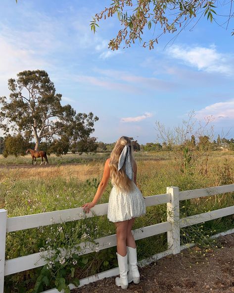 Cute Senior Pictures, Summer Coquette, Senior Photo Poses, Fairytale Photography, Cowgirl Aesthetic, Garden Fairy, Future Style, Senior Photoshoot, Cute N Country