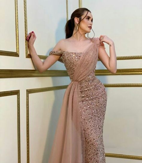 Sequin Party Dress Classy, Bridal Dresses African, Dress Prom Night, Shimmery Dresses, Gown Christmas, Sophisticated Party, Dinner Gowns, Dress Dinner, Prom 2022