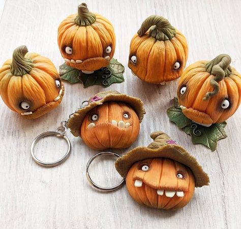 Oven Bake Clay Halloween, Pumpkin Polymer Clay, Fall Clay Ideas, Halloween Clay Crafts, Halloween Clay Ideas, Clay Pumpkins, Fimo Halloween, Hay Bale Art, Pumpkin Clay