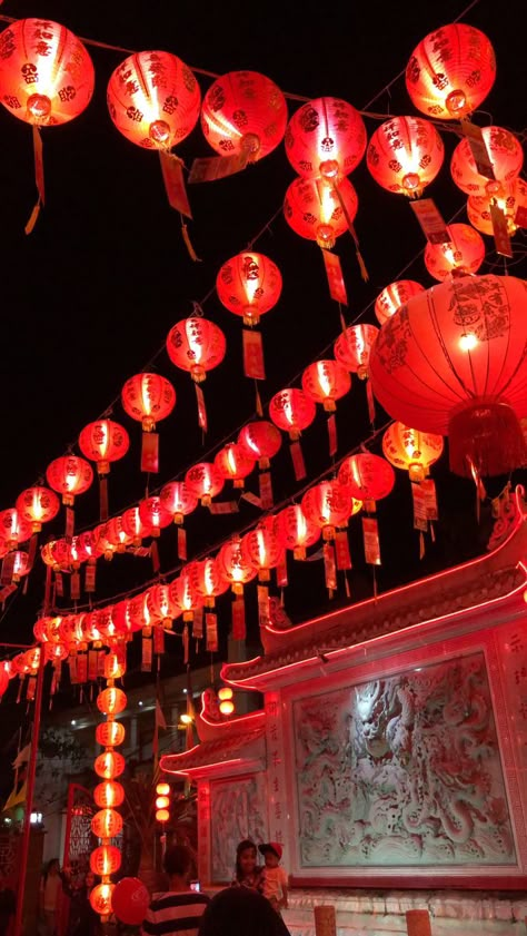 Red Lanterns Aesthetic, Angpao Imlek Aesthetic, Cny Aesthetic, Chinese New Year Aesthetic, Lunar New Year Aesthetic, Chinese Culture Aesthetic, Lantern Aesthetic, Lantern Wallpaper, China Photography