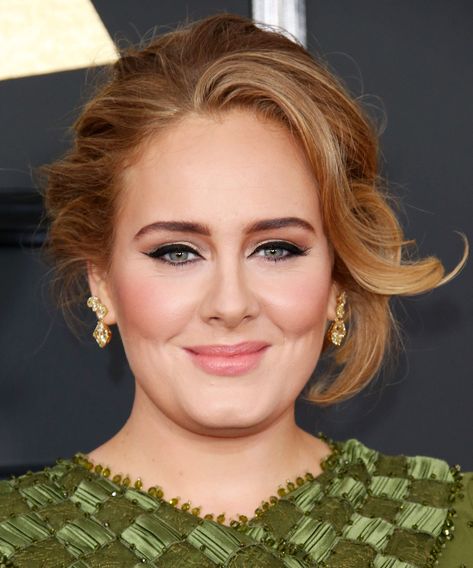 Hello, Adele's Asymmetrical Bob #refinery29 http://www.refinery29.com/2017/12/185403/adele-bob-haircut#slide-1 Adele Bob, Back Of Bob Haircut, Adele Hair, Line Bob Haircut, Messy Bob Hairstyles, Red Carpet Beauty, Asymmetrical Bob, Angled Bob, Haircuts For Wavy Hair