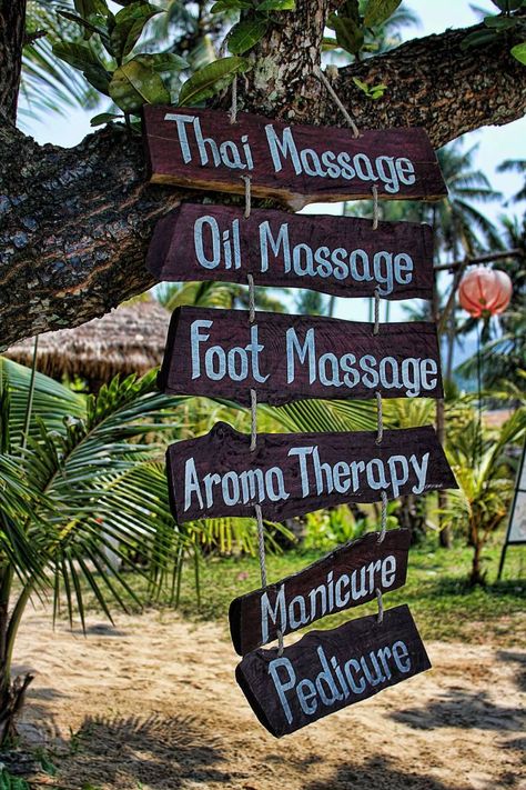 My Go-To Luxury Spas on the Big Island's Kona/Kohala Coast - Hawaii Real Estate Market & Trends | Hawaii Life Room In Nature, Beach Kiosk, Festival Vendor, Healing Room Ideas, Day Spa Decor, Beach Massage, Spa Design Ideas, Spa Table, Massage Images