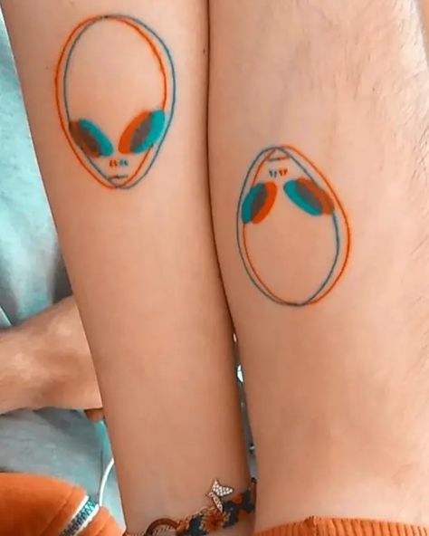 30 Amazing Alien Tattoo Designs You Need To See Colorful Alien Tattoo, Ancient Aliens Tattoo, Green Alien Tattoo, Matching Alien Tattoos, Alien Flash Tattoo, Fifth Element Tattoo, Ufo Tattoo Design, Cute Alien Tattoo, Small Alien Tattoo