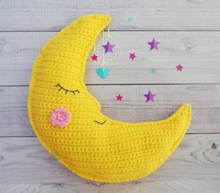 PATRONES AMIGURUMI GRATIS: PATRON GRATIS LUNA AMIGURUMI 41930 Crescent Moon Crochet, Moon Crochet Pattern, Moon Amigurumi, Crochet Moon, Embroidery Floss Crafts, Moon Crochet, Single Crochet Decrease, Moon Pillow, Crochet Decrease