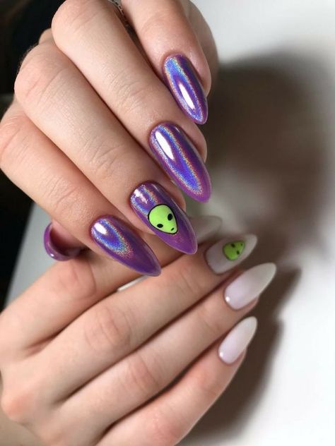 Cute Funny Nail Ideas, Alien Chrome Nails, Alien Inspired Nails, Alien Manicure, Alien Nail Art, January Nails Ideas, Alien Nails, Hippie Nails, January Nails