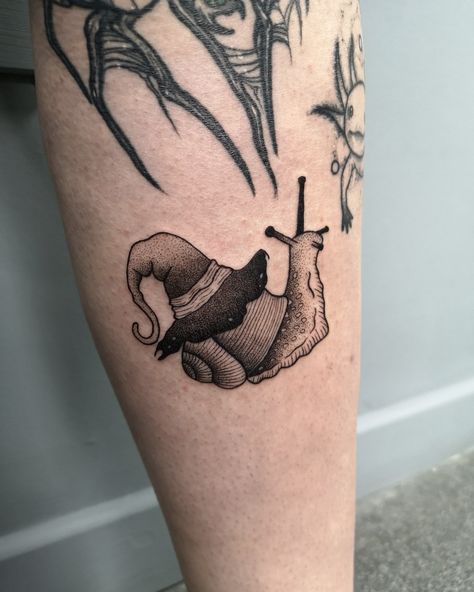 Botanical Snail Tattoo, Skull Snail Tattoo, Witchy Leg Tattoos, Snail Skull Tattoo, Opposites Tattoos, Snail Tattoo Design, Fairycore Tattoo, Snail Tattoos, Tattoos Witchy