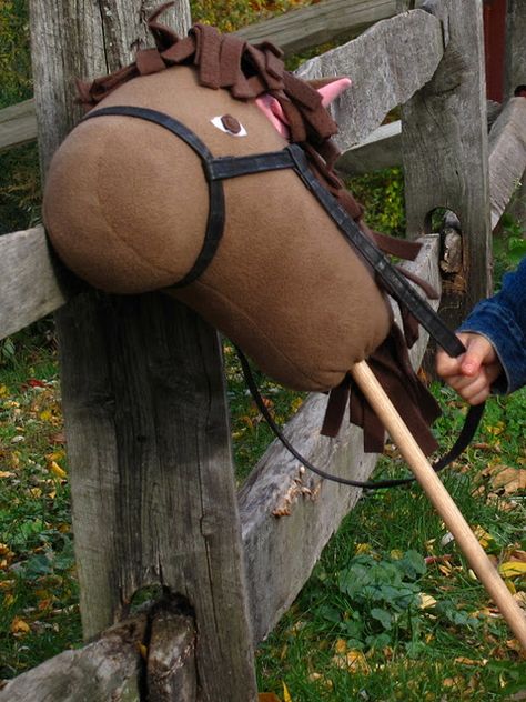 Hobby Horse Tutorial and Pattern Horse Tutorial, Stick Pony, Polka Dot Umbrella, Stick Horses, Hobby Horses, Free Pdf Pattern, Kid Friendly Activities, Little Cowboy, Cowboy Party