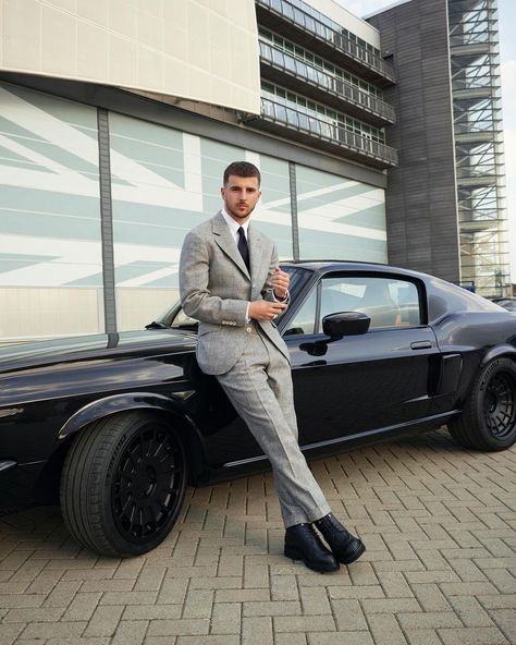 Omg he looks so good the grey suit😍 Mason Mount Car, Chelsea Football Club Wallpapers, Football Wags, England Players, Soccer Boyfriend, Mason Mount, Champions Of The World, Club World Cup, Wedding Outfit Men