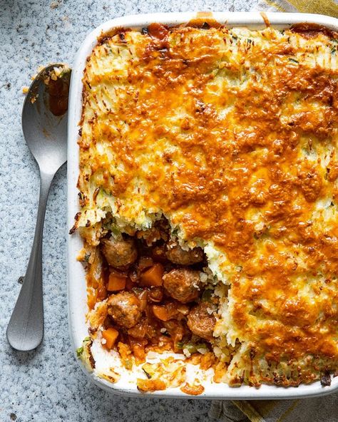 The Hairy Biker's cumberland sausage pie - delicious. magazine Sausage Pie Recipe, Hairy Bikers Recipes, British Pie, Sausage Pie, Cumberland Sausage, Sausage Casserole Recipes, Sausage And Mash, Best Sausage, Potato Toppings