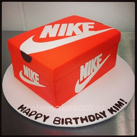 Nike sneakers box cake Jordans Cake Ideas, Nike Box Cake, Nike Shoe Cake Ideas, Nike Shoe Box Cake, Sport Cake Ideas, Nike Party Ideas, Nike Shoes Cake, Sneaker Birthday Cake, Nike Cake Ideas Birthdays