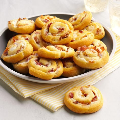 Bacon Cream Cheese Pinwheels, Appetizers Pinwheels, Fake Bacon, Bacon Pinwheels, Pinwheel Appetizer, Roll Appetizers, Crescent Roll Appetizers, Jalapeno Bacon, Cream Cheese Pinwheels