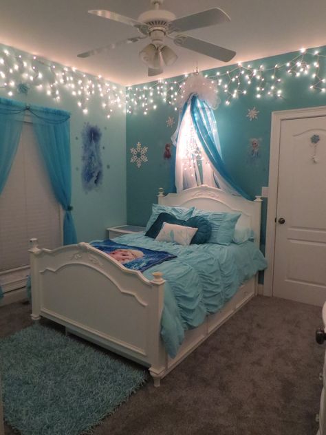 Daughter Room Makeover, Frozen Girls Bedroom, Frozen Theme Room, Girls Room Makeover, Twins Bedroom, Frozen Bedroom, Princess Bedrooms, Frozen Room, Big Girl Bedrooms